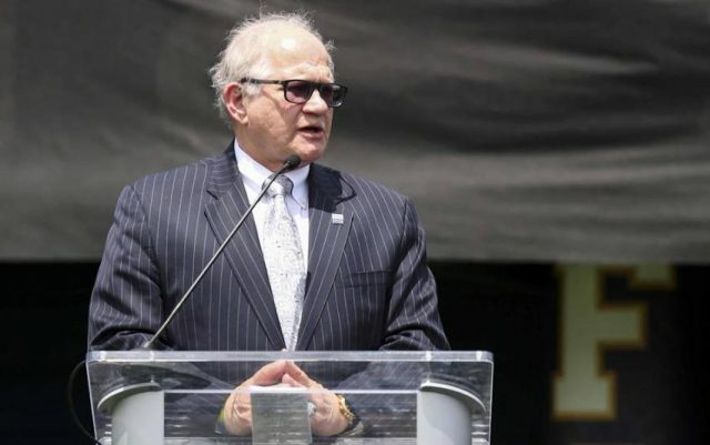 La renuncia del presidente de FIU se debió a caso de acoso sexual La renuncia del presidente de FIU se debió a caso de acoso sexual