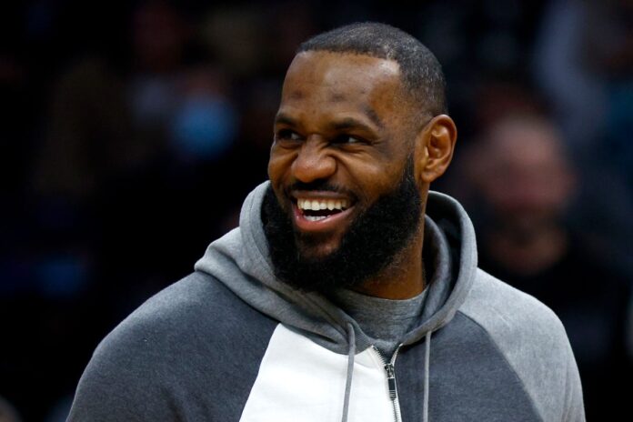 LeBron vuelve a Los Ángeles tratarse inflamación en la rodilla LeBron vuelve a Los Ángeles tratarse inflamación en la rodilla