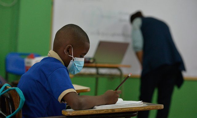 Los maestros retrasan el regreso a clases