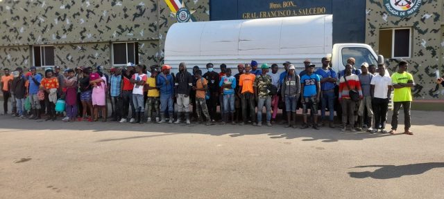 Migración y el Ejército detienen 135 haitianos indocumentados en Dajabón Migración y el Ejército detienen 135 haitianos indocumentados en Dajabón