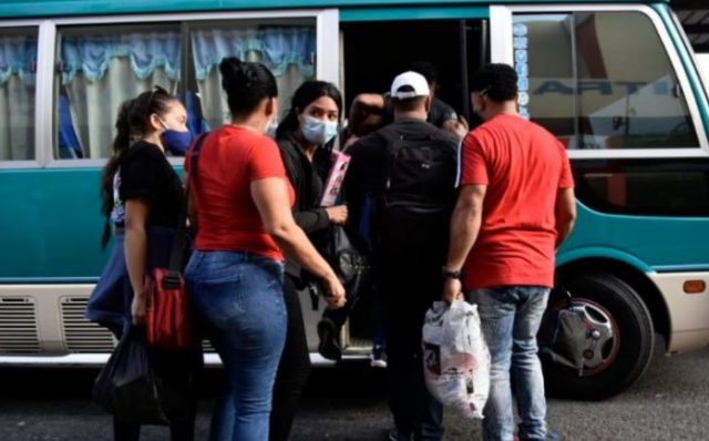 No se cumplen protocolos sanitarios en el transporte público No se cumplen protocolos sanitarios en el transporte público