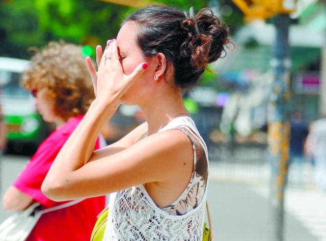 Ola de calor extremo afecta desde la Patagonia hasta el norte de Argentina Ola de calor extremo afecta desde la Patagonia hasta el norte de Argentina