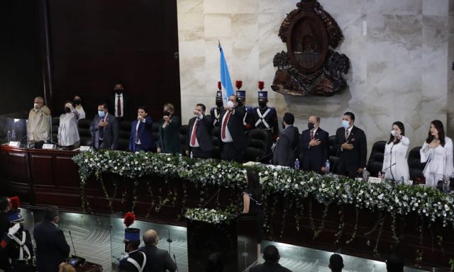 Parlamento Honduras se instala y sigue crisis