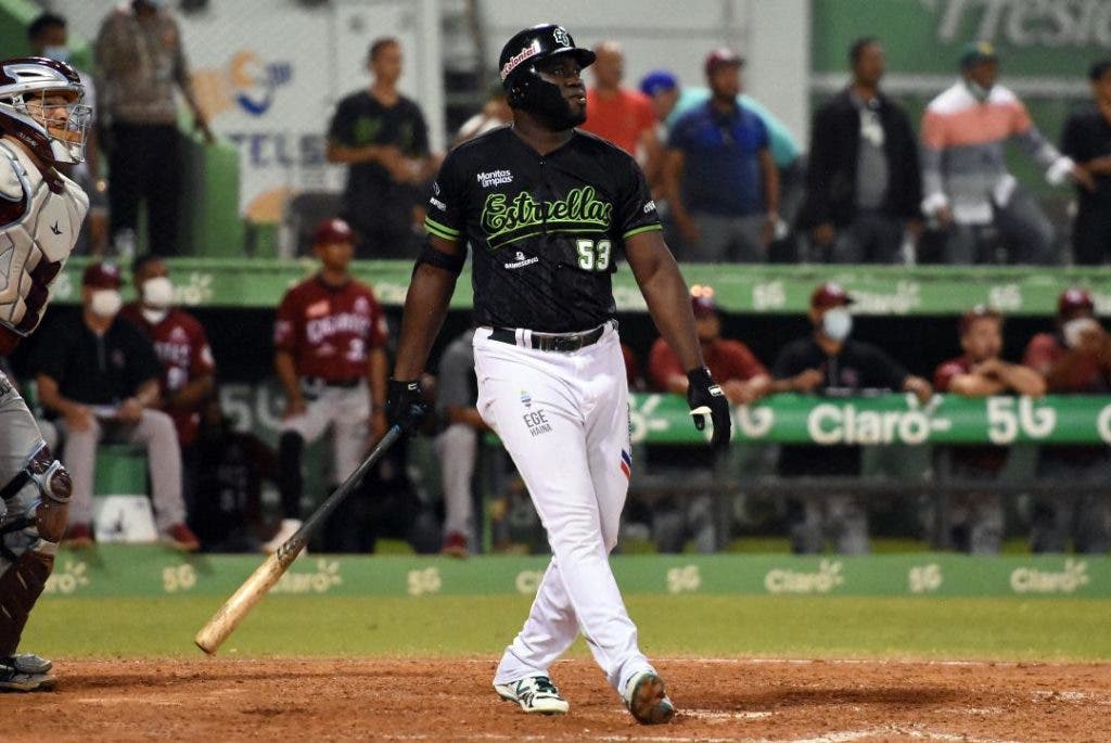Pimentel es amonestado por recibir dinero de un aficionado 1 El jardinero dominicano Sandber Pimentel fue amonestado por la Liga de Béisbol Profesional por recibir dinero de un aficionado
