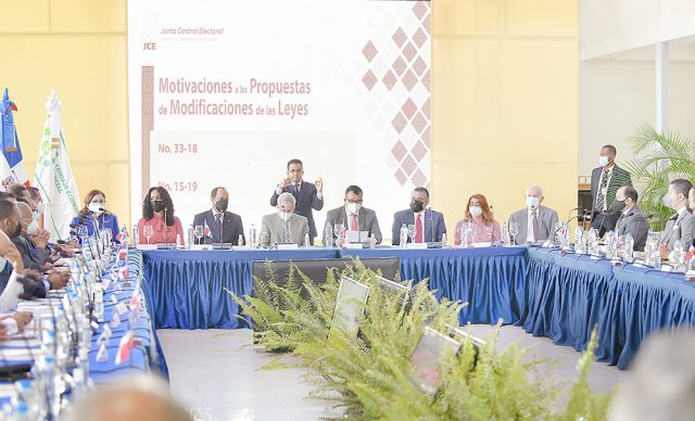 Propone bajar tope gastos campanas en un 75 y