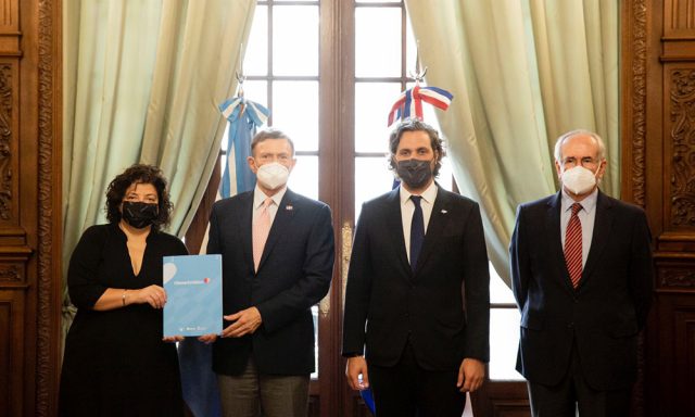 RD y Argentina firman convenios para trasplantes en ninos