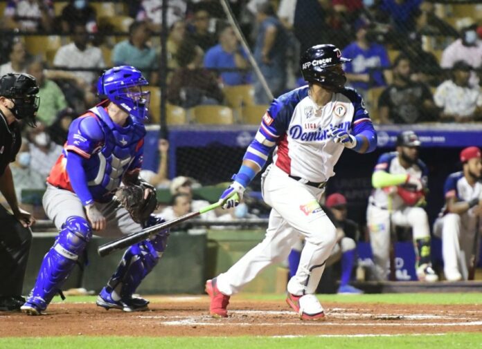 Robinson Canó de nuevo es el héroe en triunfo de Robinson Canó de nuevo es el héroe en triunfo de Gigantes