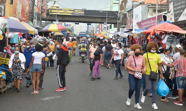 Semana laboral cierra con mas de 7 mil casos activos