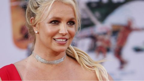 Spears, sorprendió una vez más a sus seguidores de su red social Instagram, al hacer públicas dos fotos donde no deja nada a la imaginación.