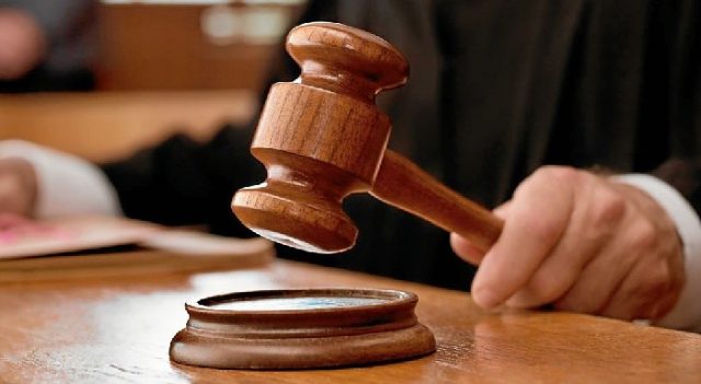 El tribunal ordenó al condenado pagar una indemnización de dos millones de pesos (RD$2,000,000) en favor de la madre de la víctima.