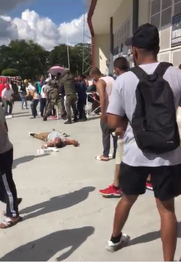 PN investiga incidente en Estadio Julián Javier en SFM; tres personas resultaron heridas PN investiga incidente en Estadio Julián Javier en SFM; tres personas resultaron heridas