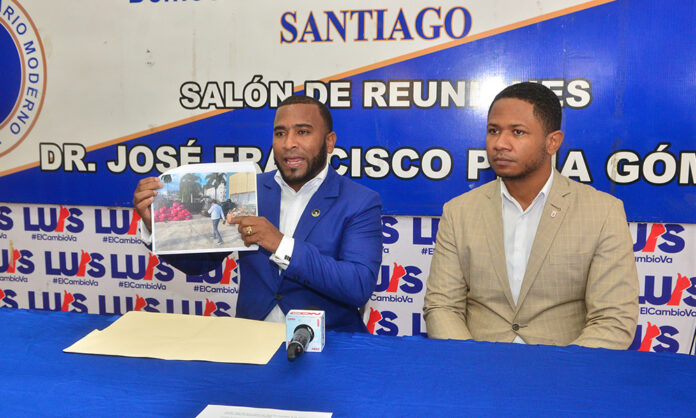 Regidores de PRM enfrentan al alcalde por basura Miguel Ponce