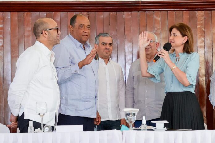 Raquel Peña juramenta a Luis Bonilla presidente del “Plan de Desarrollo El Caribe