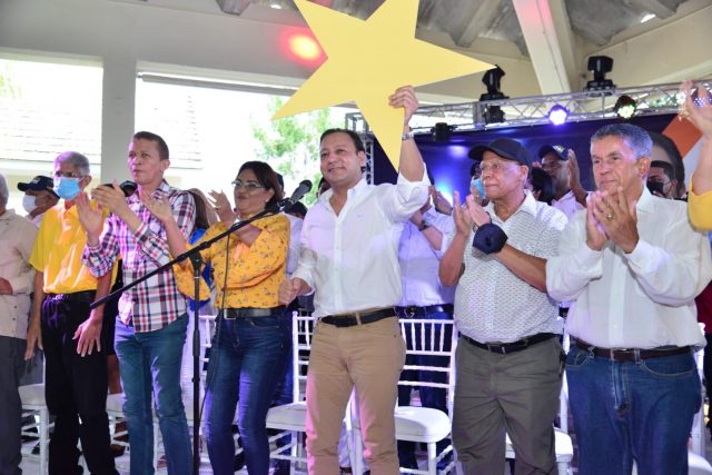 Hato Mayor - A pesar del esfuerzo que hace el Departamento de Sanidad Animal del Ministerio de Agricultura de desmentir la mortandad de cerdos en Hato Mayor, productores afirman que las muertes son masivas y acusan a las autoridades de no hacer nada para enfrentar la situación. Hato Mayor - A pesar del esfuerzo que hace el Departamento de Sanidad Animal del Ministerio de Agricultura de desmentir la mortandad de cerdos en Hato Mayor, productores afirman que las muertes son masivas y acusan a las autoridades de no hacer nada para enfrentar la situación.