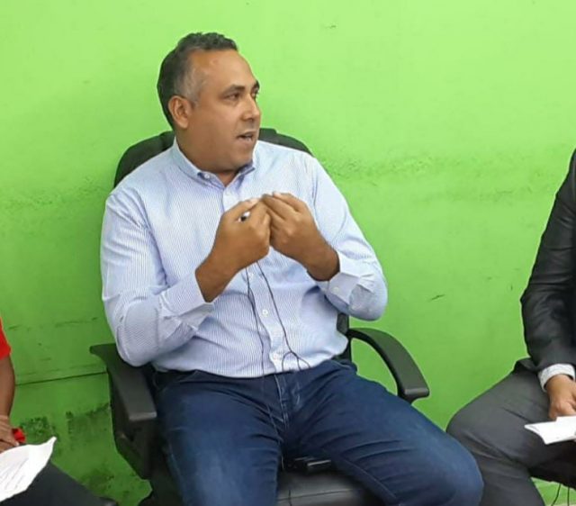 Alcalde de Bayaguana revela no se va del PLD; apoyará Domínguez Brito Alcalde de Bayaguana revela no se va del PLD; apoyará Domínguez Brito