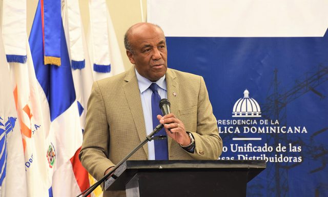 Almonte cita propuestas de la politica energetica de RD