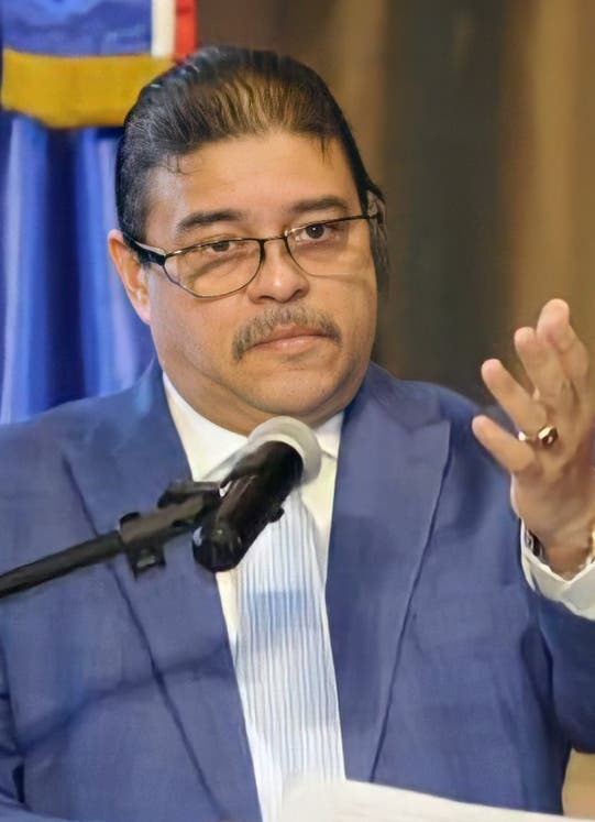 Camacho revela remodelará polideportivo de Hato Mayor; inspeccionará la instalación 1 23 Deportes 17 1p01