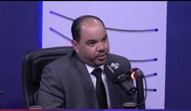 El Defensor del Pueblo, Pablo Ulloa reveló que en el tiempo que lleva dirigiendo esa autoridad independiente ha tenido que guiar a funcionarios del Estado dominicano para que ejerzan de forma correcta sus funciones. El Defensor del Pueblo, Pablo Ulloa reveló que en el tiempo que lleva dirigiendo esa autoridad independiente ha tenido que guiar a funcionarios del Estado dominicano para que ejerzan de forma correcta sus funciones.