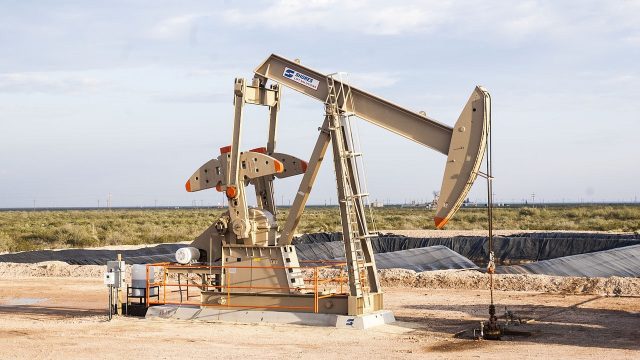 El petroleo de Texas baja un 203 y cierra