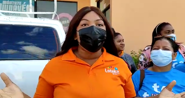 Empleadas de Banca Loteka, protestan exigiendo un aumento salarial Empleadas de Banca Loteka, protestan exigiendo un aumento salarial
