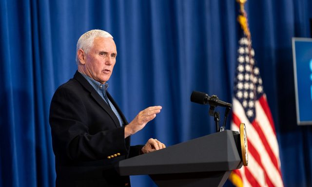Pence Yo no podia anular las elecciones