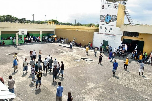 Policía identifica y persigue a preso que se fugó de cárcel La Victoria Policía identifica y persigue a preso que se fugó de cárcel La Victoria
