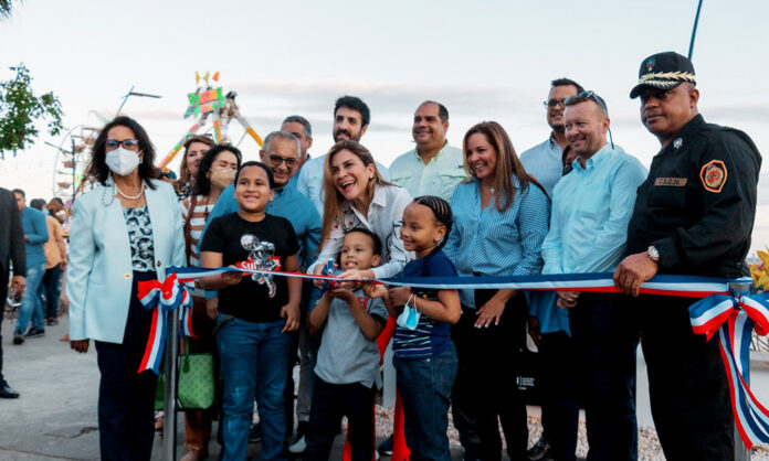 Alcaldía entrega remozada la Plaza Juan Barón
