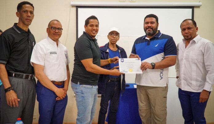 LIDOM imparte taller a cronistas deportivos