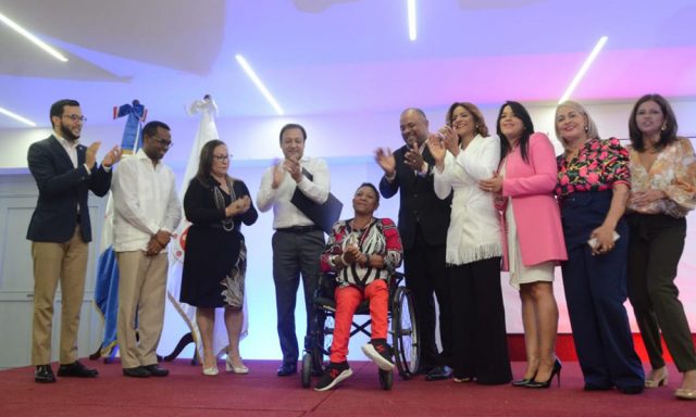 Ayuntamiento reconoce a 30 mujeres