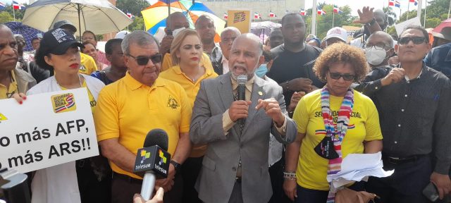 Con manifestacion frente al Congreso coalicion entrega propuesta reforma a