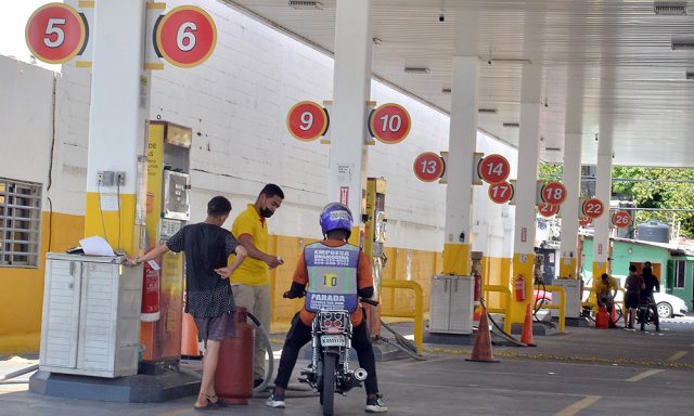 El Gobierno asume RD678 MM para no subir combustibles