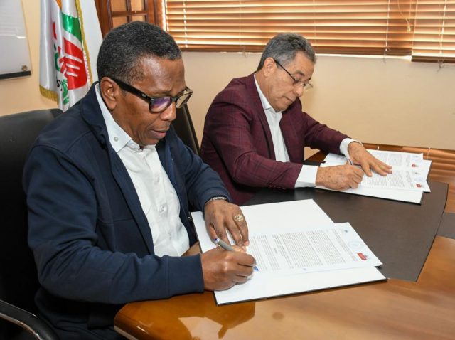 Firman acuerdo interinstitucional en beneficio comunidades pobres Firman acuerdo interinstitucional en beneficio comunidades pobres