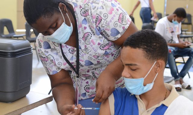 Inicia la aplicacion de la segunda dosis de la vacuna