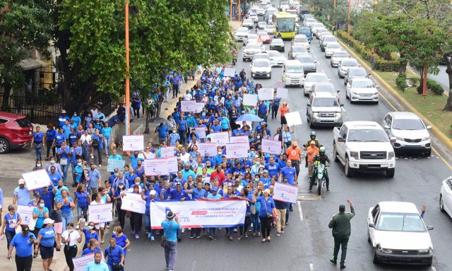 La ADP se moviliza por todo el pais en busca