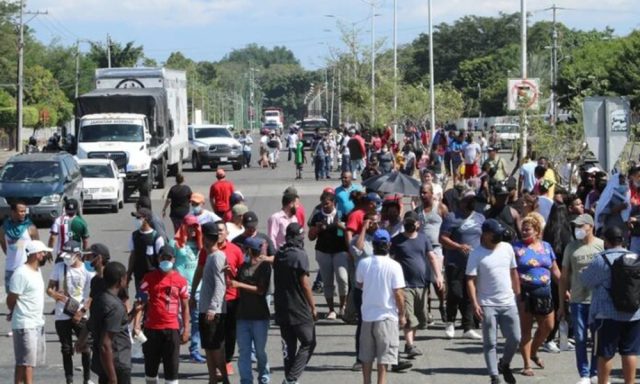 Migrantes en Mexico exigen su regularizacion