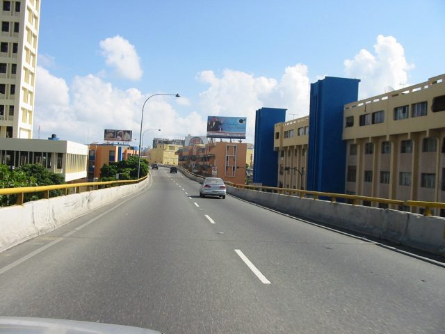 Obras Públicas realiza mantenimiento de pasos a desnivel Obras Públicas realiza mantenimiento de pasos a desnivel