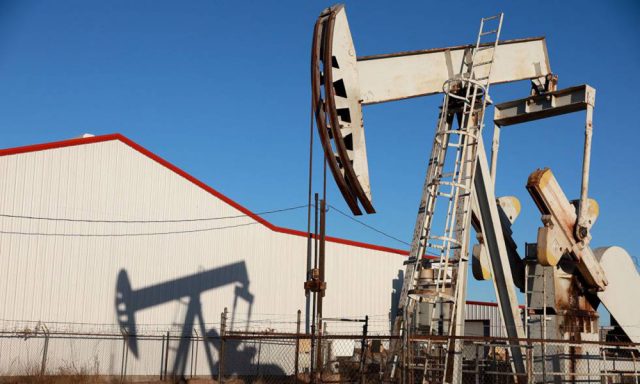 Petroleo de Texas baja un 638 y cierra a