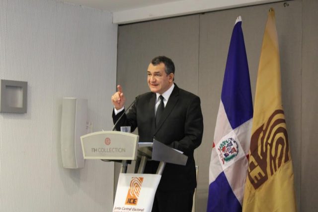 Jáquez Liranzo hizo énfasis en que en el proceso de selección de los miembros de las OCLEE “no existe la palabra repartición”. Presidente JCE dice voto en el exterior es una conquista