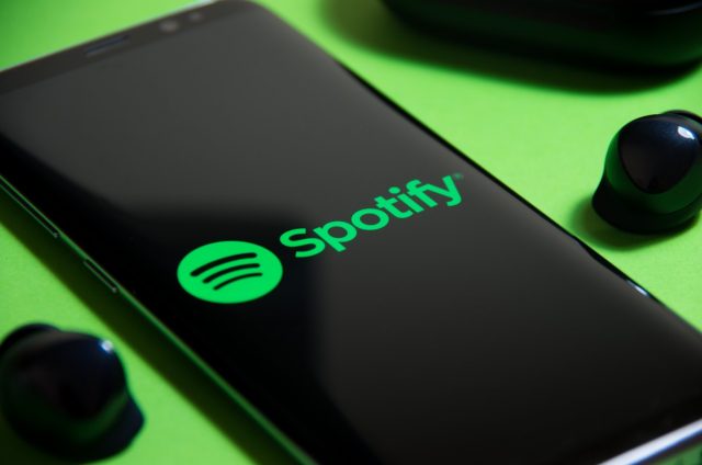 52fb90ad-53ee-4a87-8f39-2be10199ac05 Spotify sufre caida global