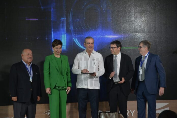 En la inauguración participaron el CEO de VINCI Concessions y presidente de VINCI Airports, Nicolas Notebaert