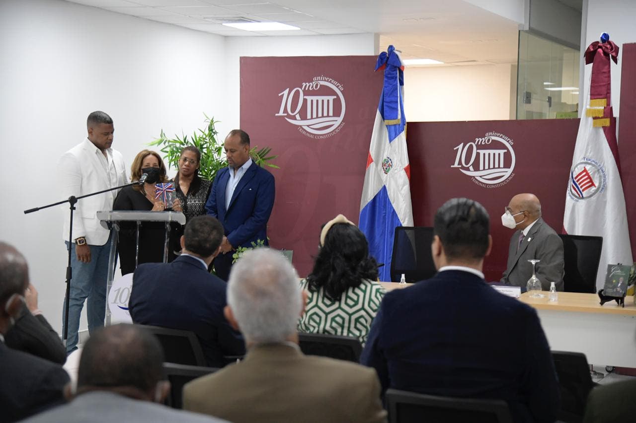 1650934239 871 TC entrega version Gala por la Constitucion 2019 a familiares