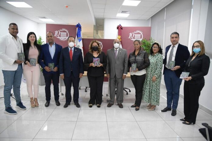 TC entrega versión Gala por la Constitución 2019 a familiares Johnny Ventura