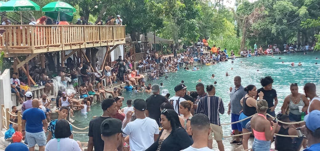 David Collado visita balneario Las Marias en Neiba