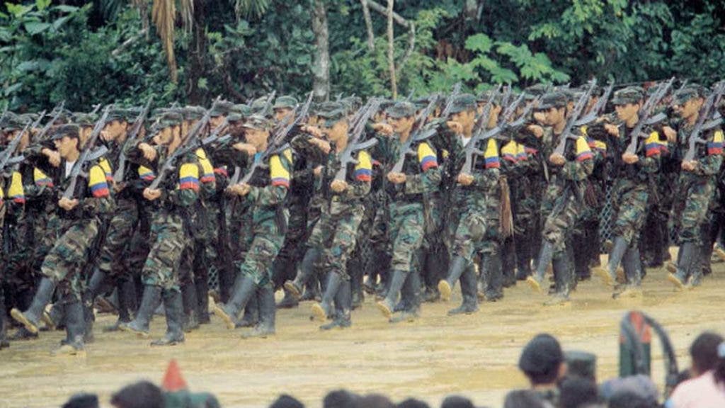 Denuncian el asesinato de otra firmante de paz centro de Colombia 1 Las Farc se fundan oficialmente en 1964, cuando Marquetalia era uno de los resquicios de la época de la violencia: algunos liberales que se habían armado para hacerle frente a los ejércitos conservadores, no habían entregado las armas cuando el general Rojas Pinilla había concedido una amnistía general. Entonces, desde que fueron atacados, formaron una guerrilla móvil.