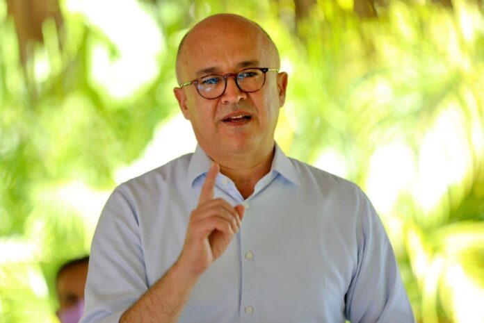 Domínguez Brito «Abinader, le caeré atrás, pero para que resuelva los problemas»