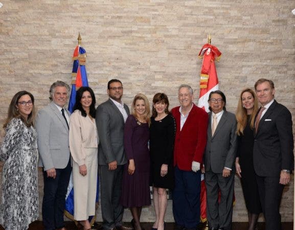 Elana Aptwitzer, Petee Cohen, Carol Saad, David Friedlander, Michelle Cohen, Robin Bernstein, Richard Bernstein, Leonardo Cohen, Maria Leyba y Bruce Burrows