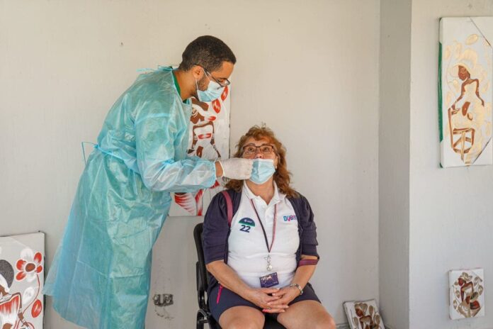 Casos de covid-19 siguen descendiendo en RD