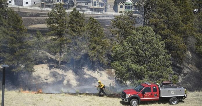 Fuego avanza en suroeste de EEUU; alerta en Nuevo México