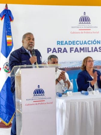 Gobierno inicia readecuacion de viviendas en San Cristobal