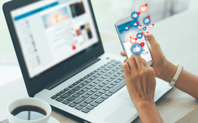 Usuarios de redes sociales equivalen a más del 58 % de la población Usuarios de redes sociales equivalen a más del 58 % de la población